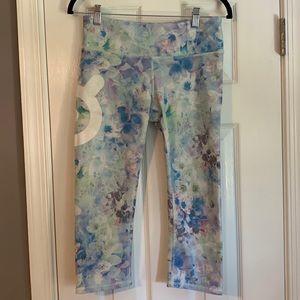 Alo Yoga Peloton crops. Size Medium.